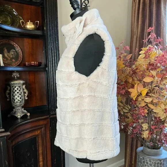 NWT Dylan Los Angeles Faux Fur Zip Up Jacket Ecru Color Size S - Picture 4 of 13